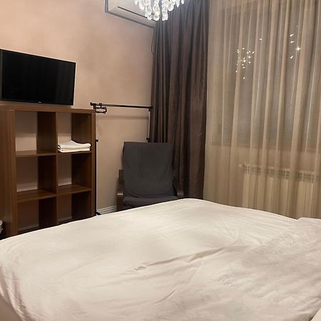 Room In A Private House - 5 Min From Therme And Airport Corbeanca Exterior foto